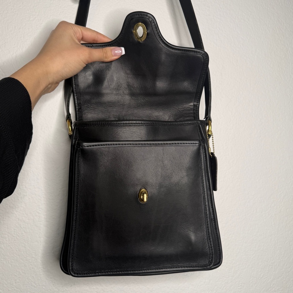Coach Vintage Shelton Black Glove Tanned Leather Crossbody Bag Brass Hardware - Picture 8 of 11